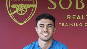 虽迟但到！官方：阿森纳6500万欧签下祖比门迪，球员身披36号