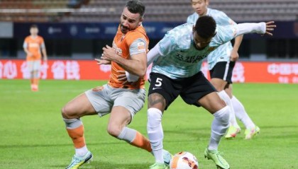 开云最新登录地址-4轮首胜！武汉追平广州双雄 保级生死战愈演愈烈
