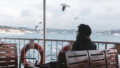 山东男篮社媒分享为陈林坚庆生视频：首秀叠加生日，buff拉满